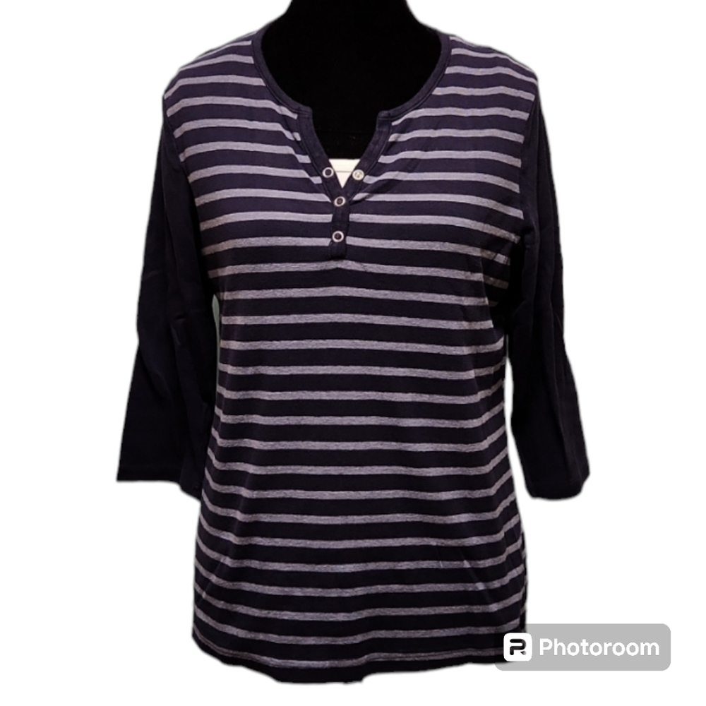 CROFT& BARROW - blue striped v-neck top Large Pe…